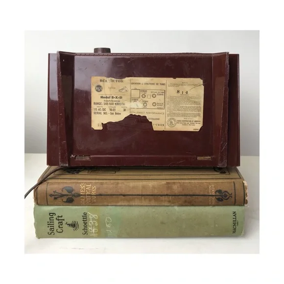 Vintage Brown and Gold Retro Radio - Picture 6 of 8